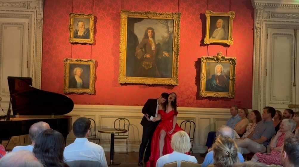 Soirée romantique à Paris : vivez une expérience immersive au cœur de l’opéra